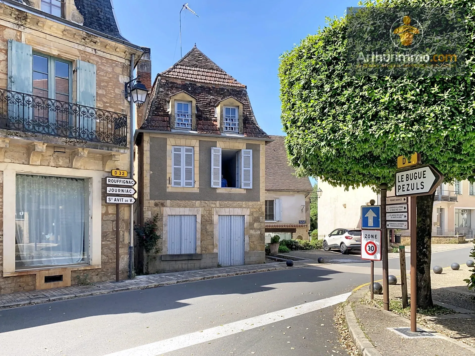 House Avenue Charles de Gaulle in Terrasson-Lavilledieu