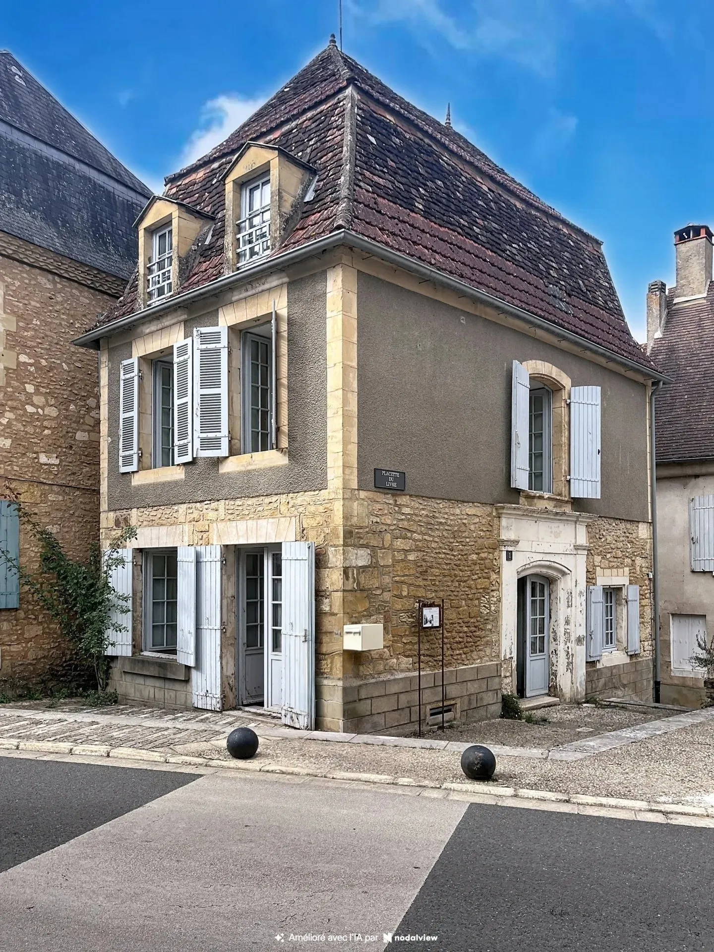 House Avenue Charles de Gaulle in Terrasson-Lavilledieu