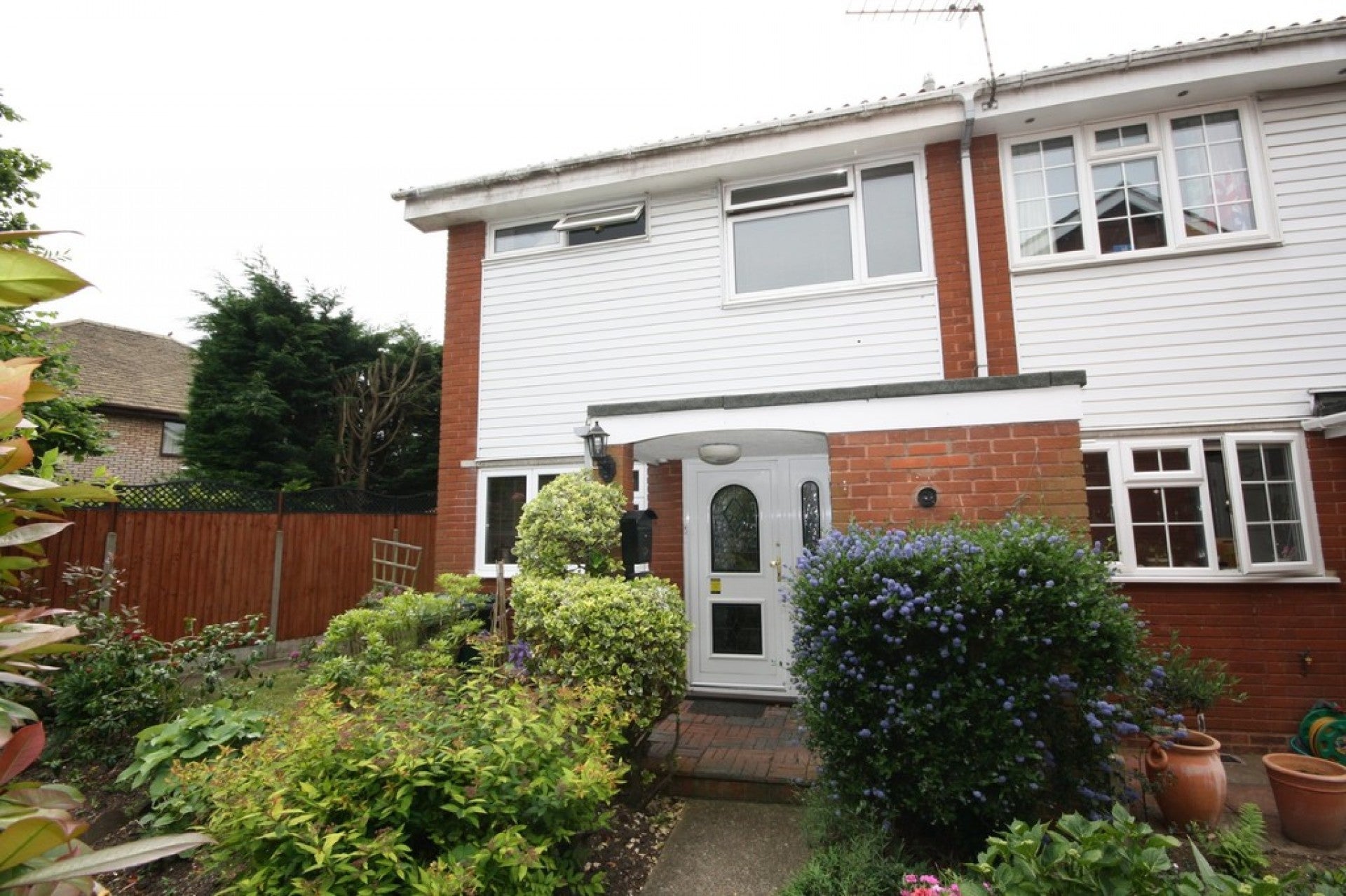 House Springfield Road in Borough of Spelthorne