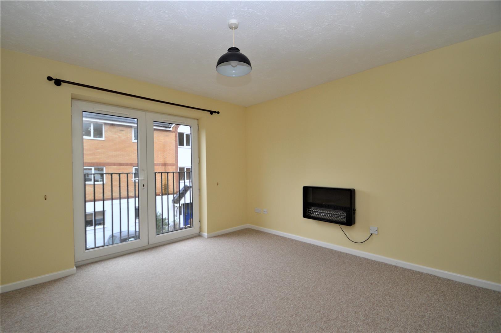 Flat Butlers Close in Bristol