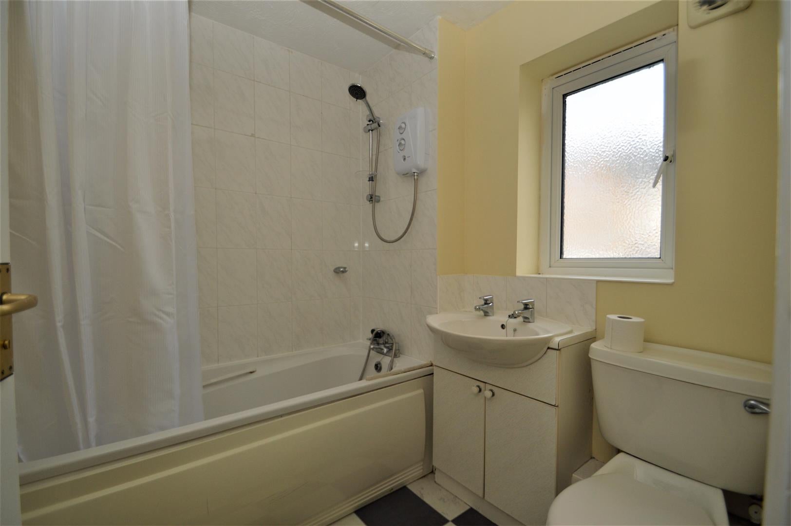 Flat Butlers Close in Bristol