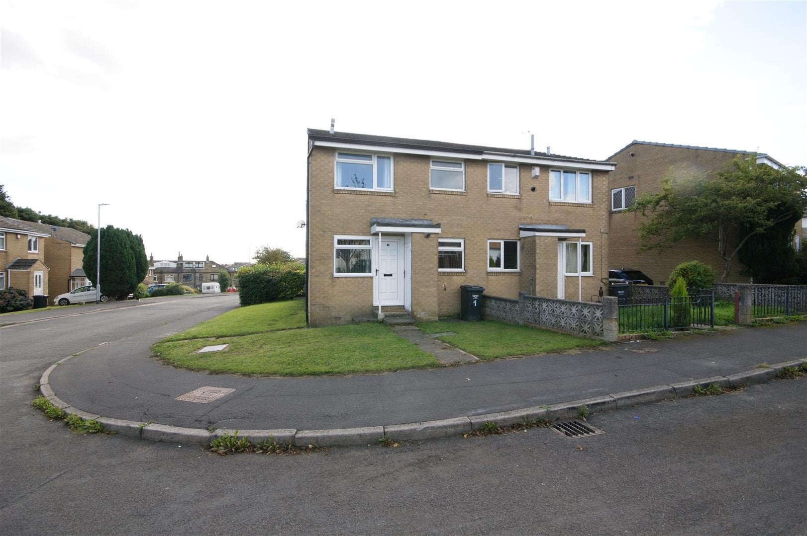 House Cromwell Close in Calderdale