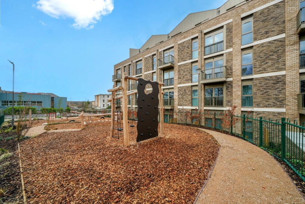 Flat Randalls Way in Mole Valley