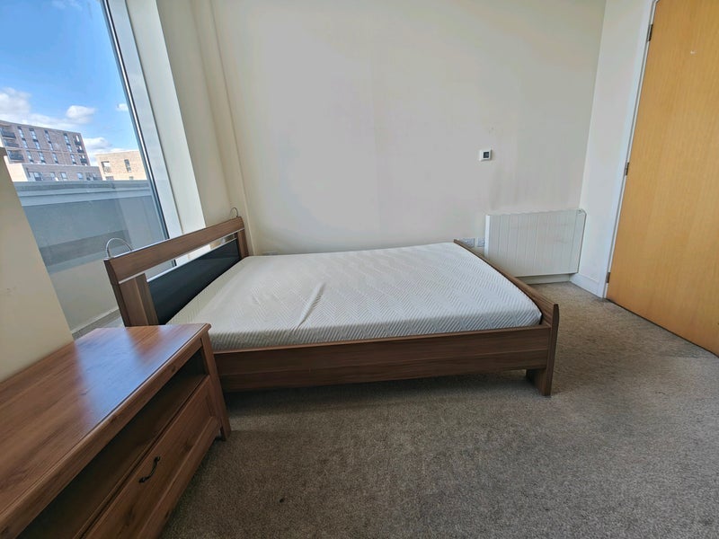 Room Albert Basin Way in Greater London
