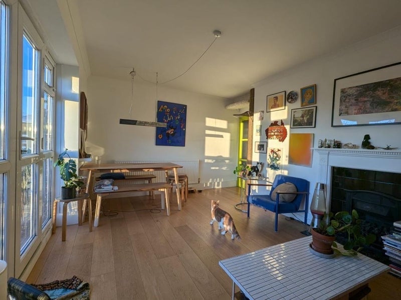 Room Manor Road in Greater London