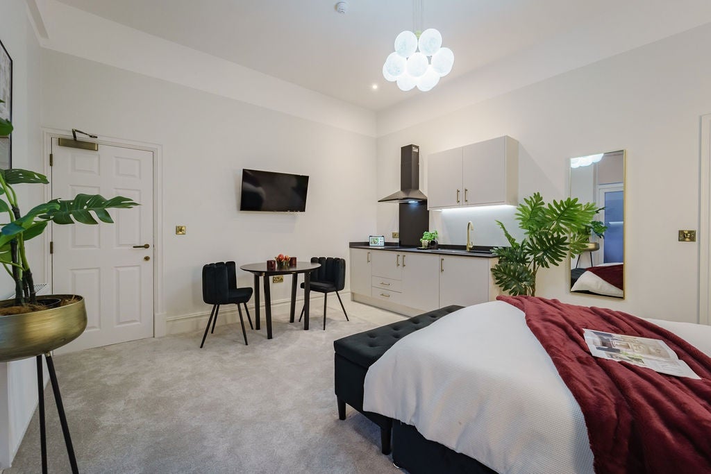 Room Charnwood Street in Derby