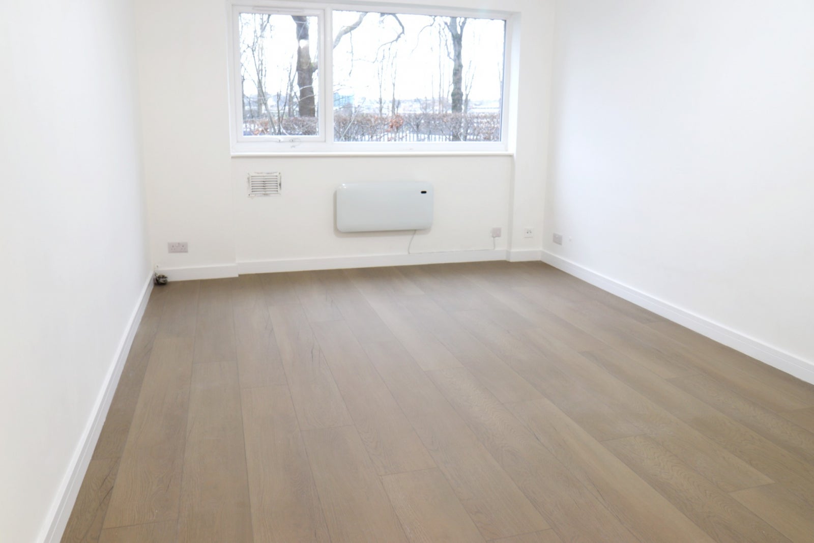 Flat Moulton Rise in Luton
