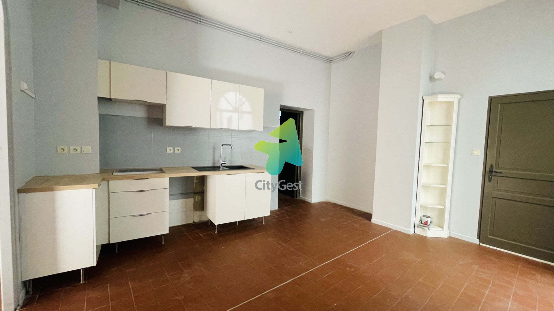 Flat Avenue Pierre Cambres in Perpignan