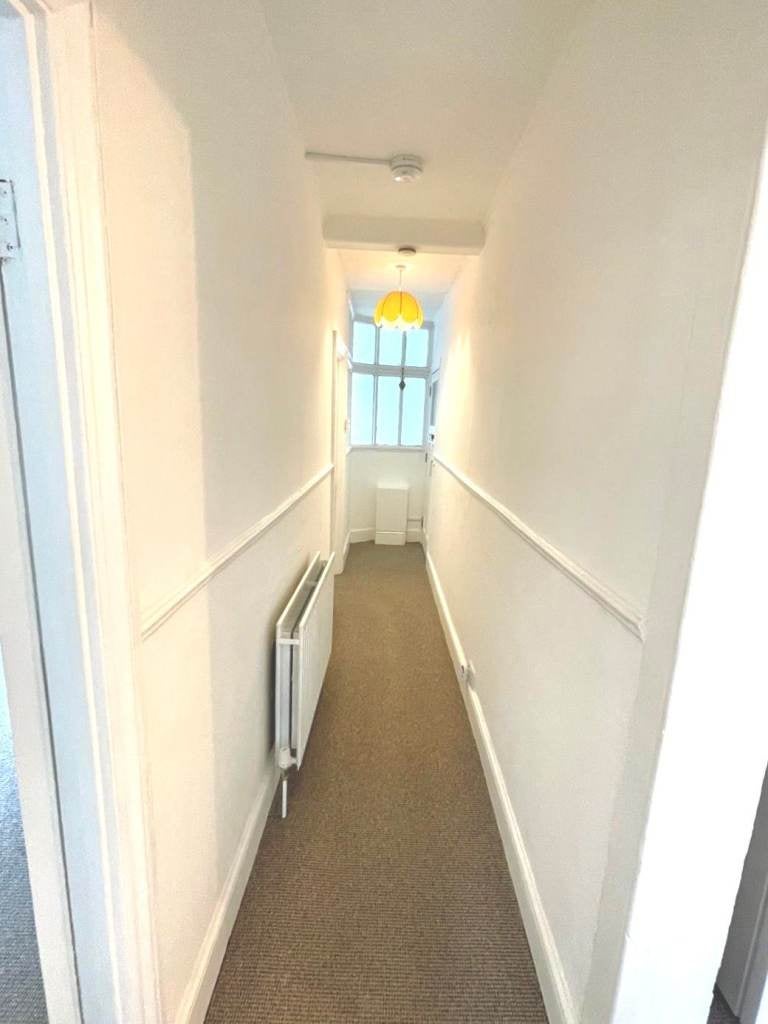 Flat Woodside Road in Greater London