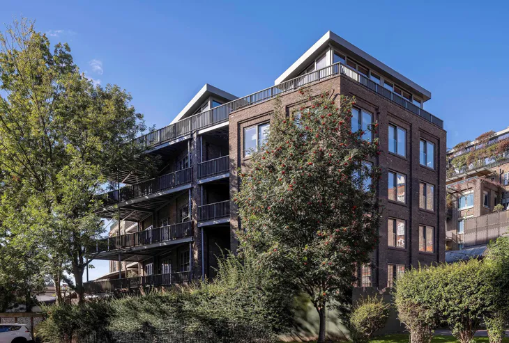 Flat Belmont Hill in Greater London