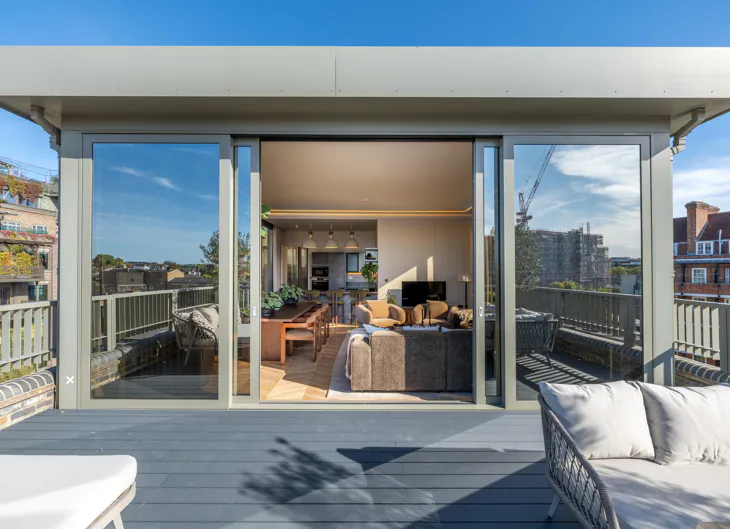 Flat Belmont Hill in Greater London