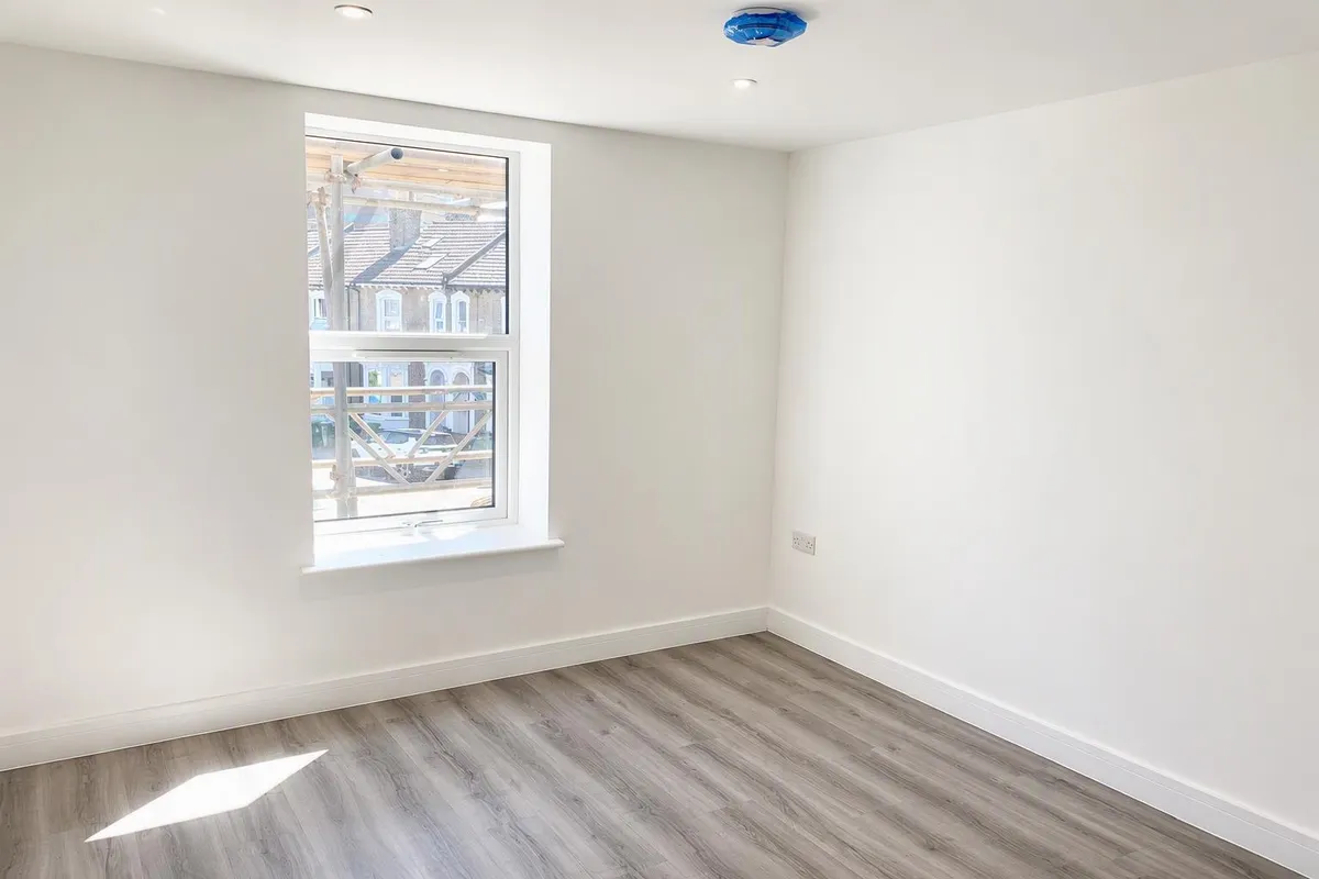Flat Ordnance Road in Southampton
