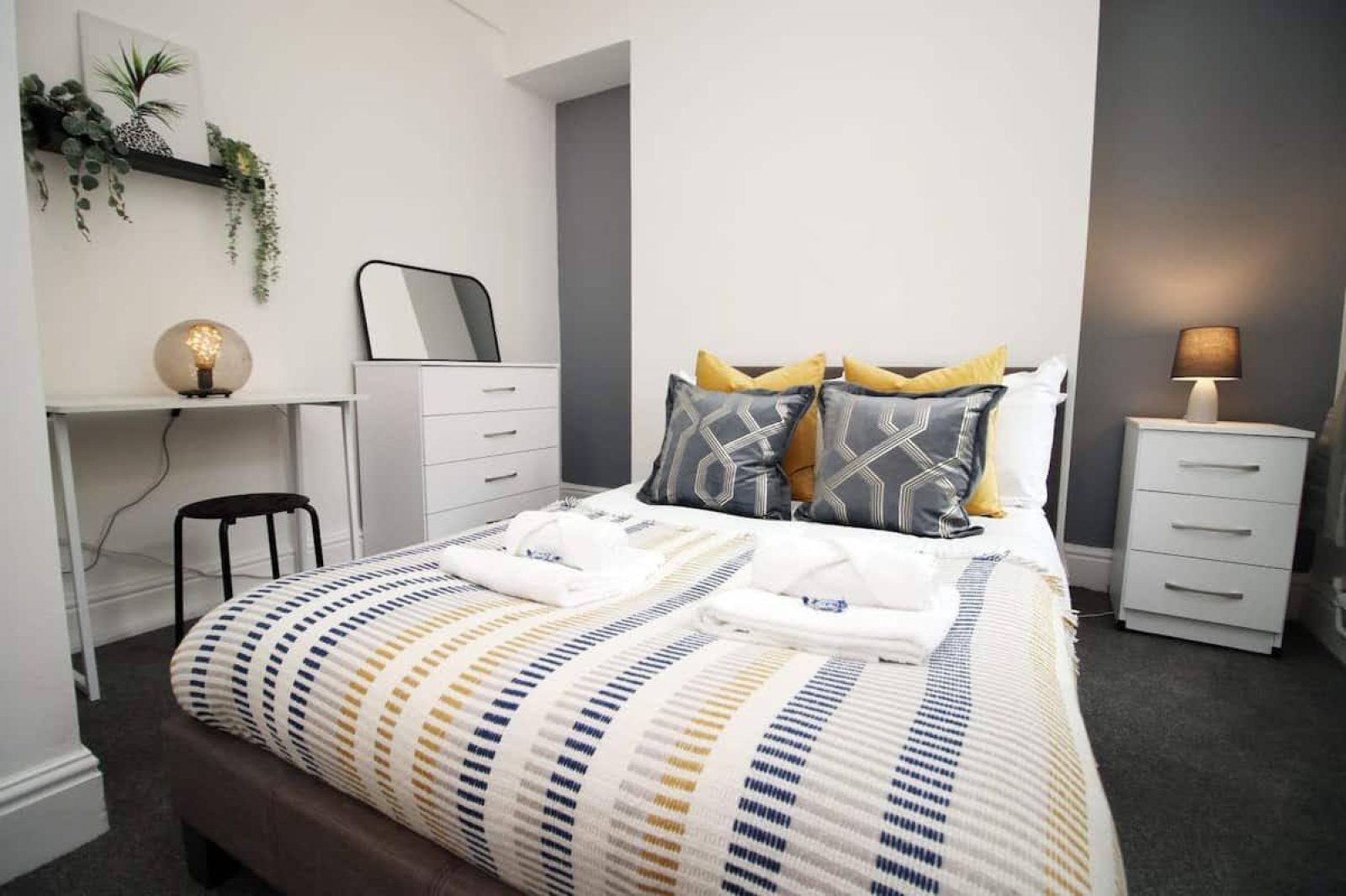 Room Picton Terrace in Swansea