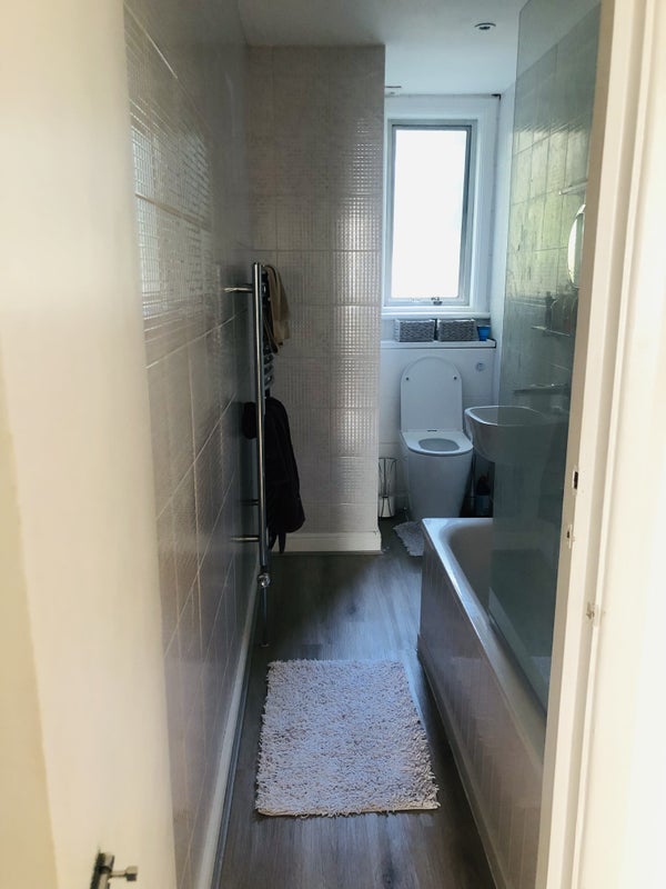 Room Hazlitt Road in Greater London