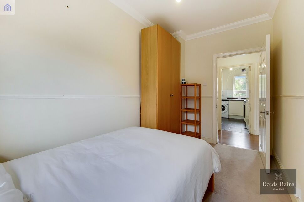 Flat McAuley Close in Greater London