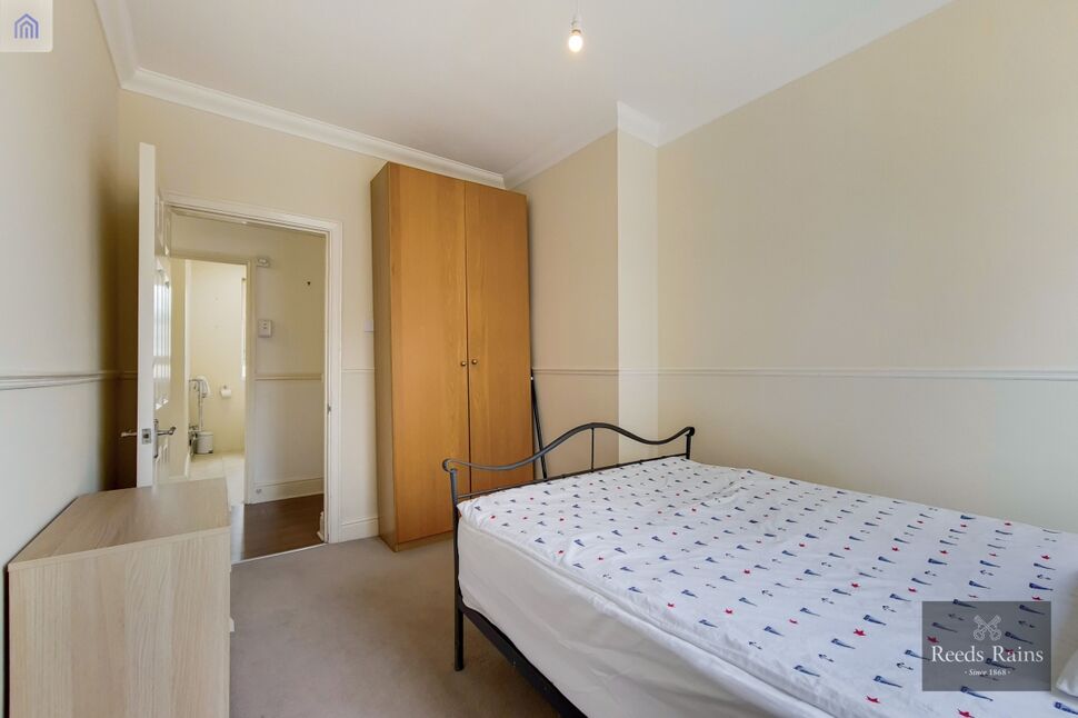 Flat McAuley Close in Greater London
