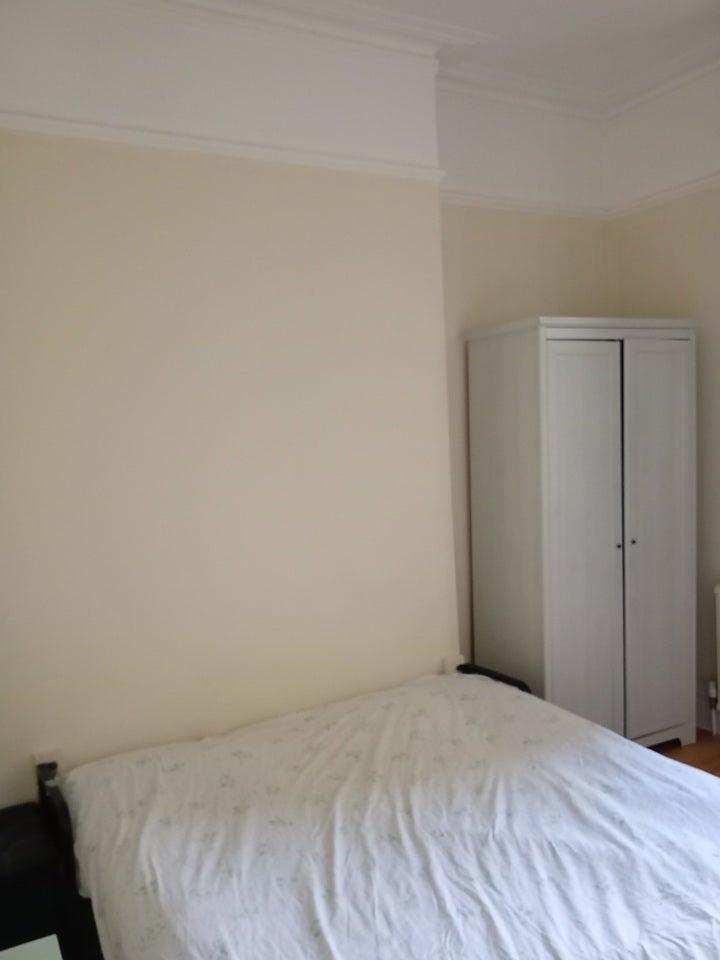 Room Chiswick High Road in Greater London