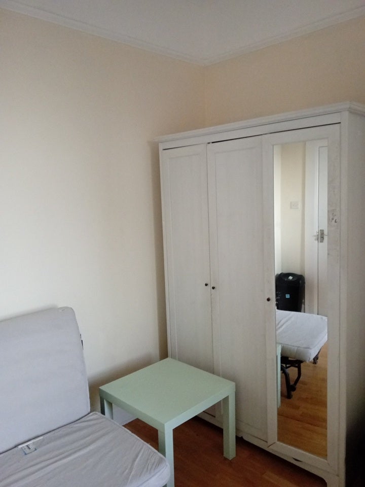 Room Chiswick High Road in Greater London