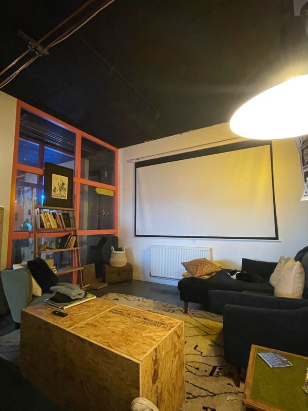 Room Seven Sisters Road in Greater London