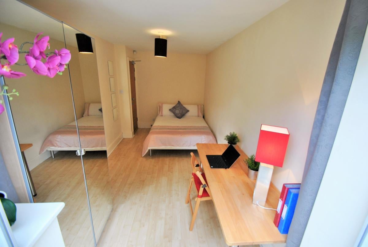 Flat Kingswood Road in Manchester