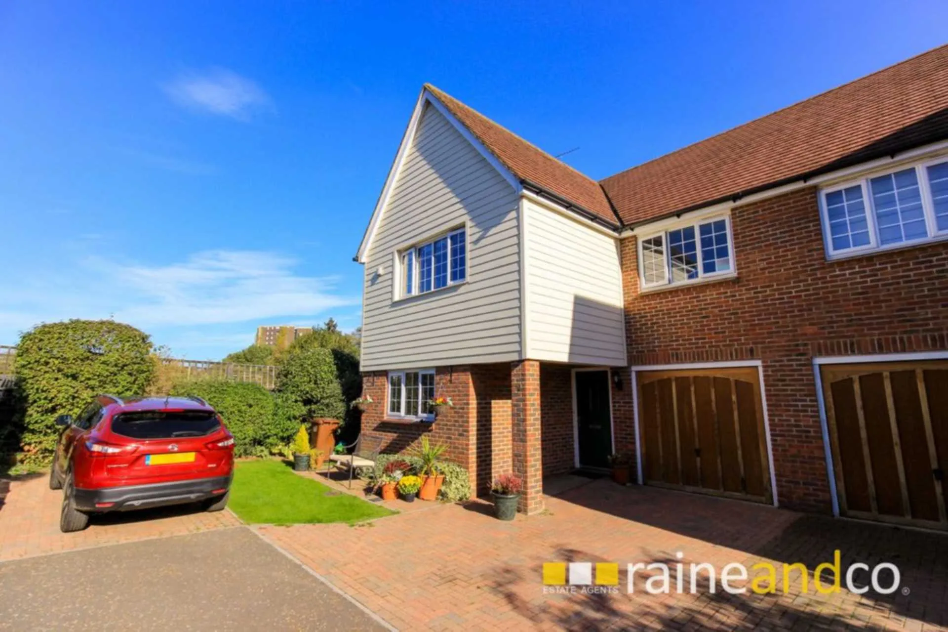 House Old Rectory Drive in Welwyn Hatfield