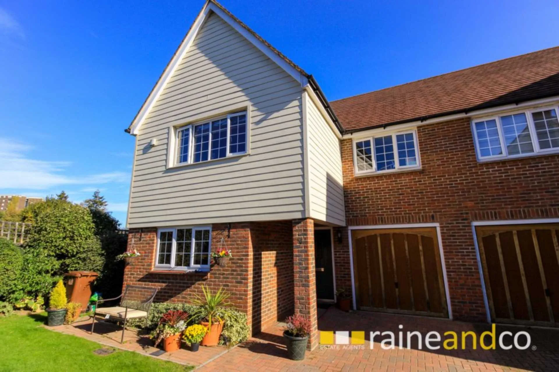 House Old Rectory Drive in Welwyn Hatfield