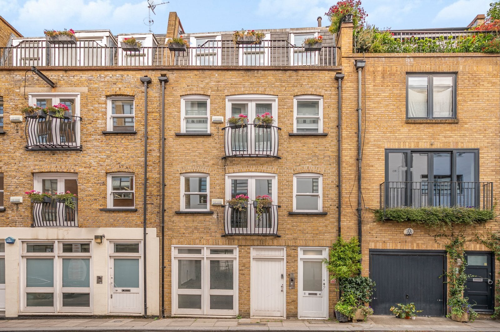 Flat Gray's Inn Road in Greater London