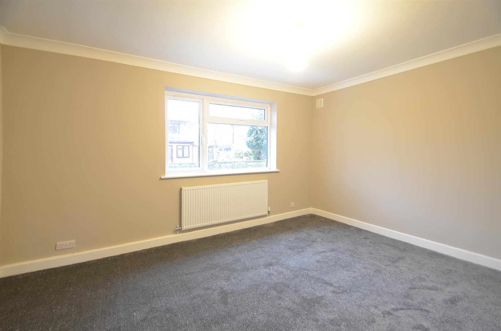 Flat Fernley Close in Greater London