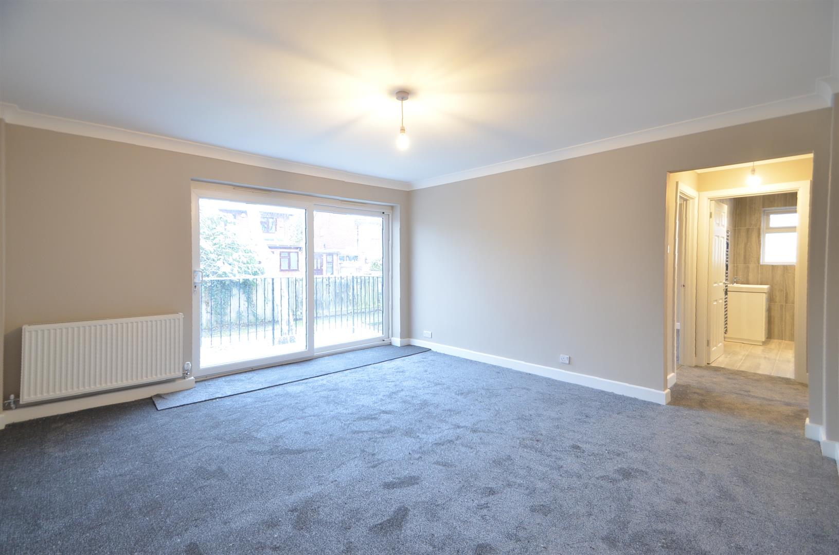 Flat Fernley Close in Greater London