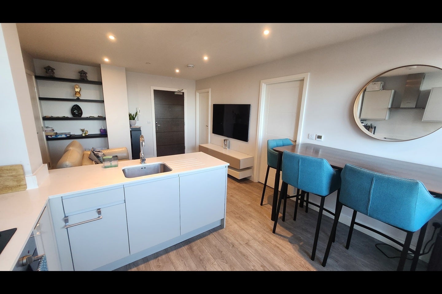 Flat Kymberley Road in Greater London