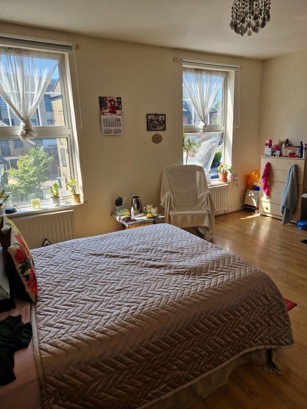 Room George Lane in Greater London