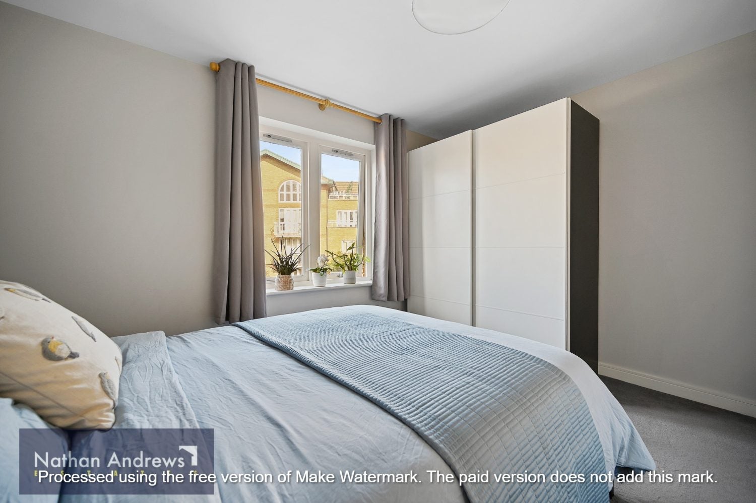 Flat Hunt Close in London