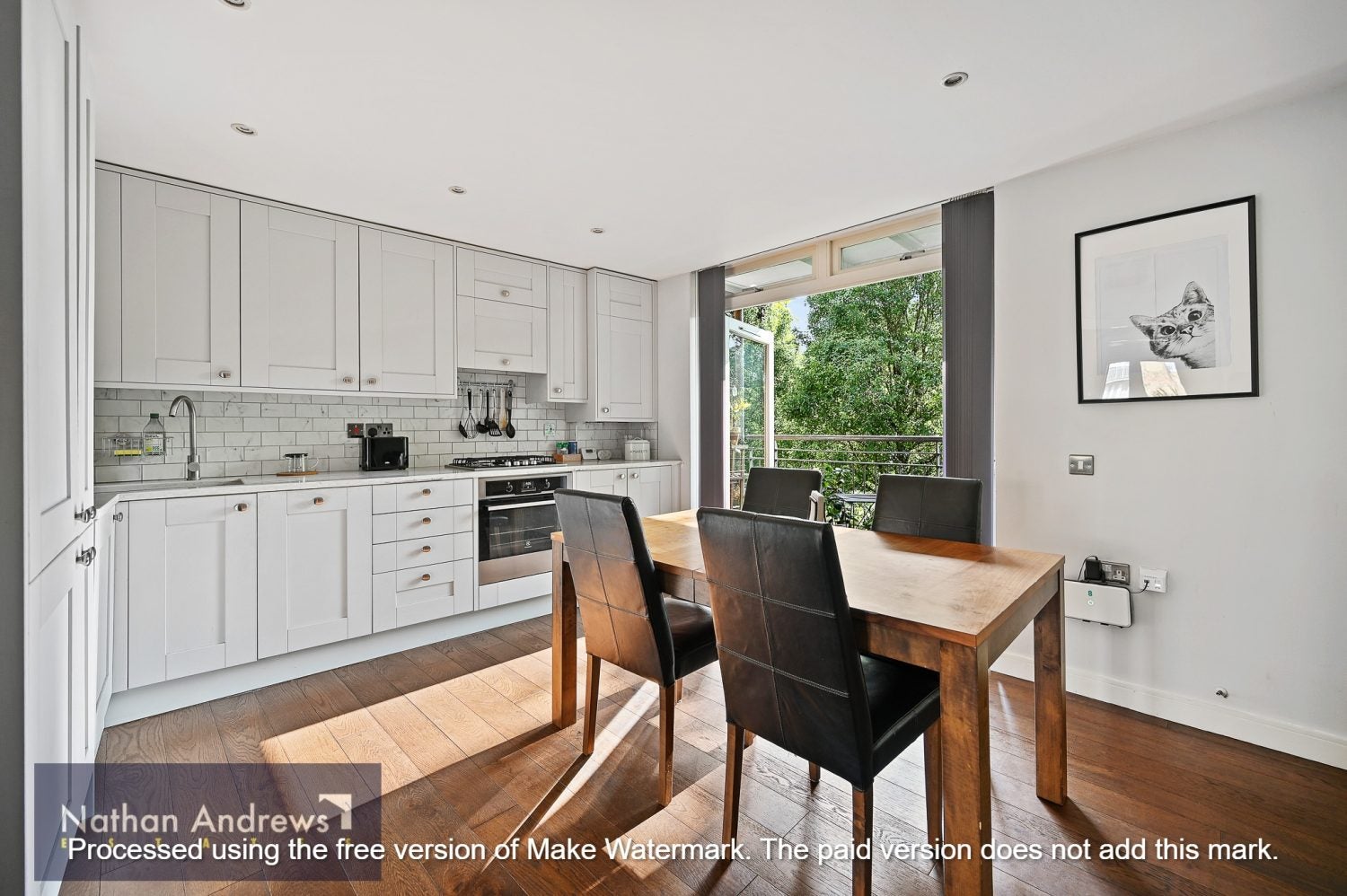 Flat Hunt Close in London