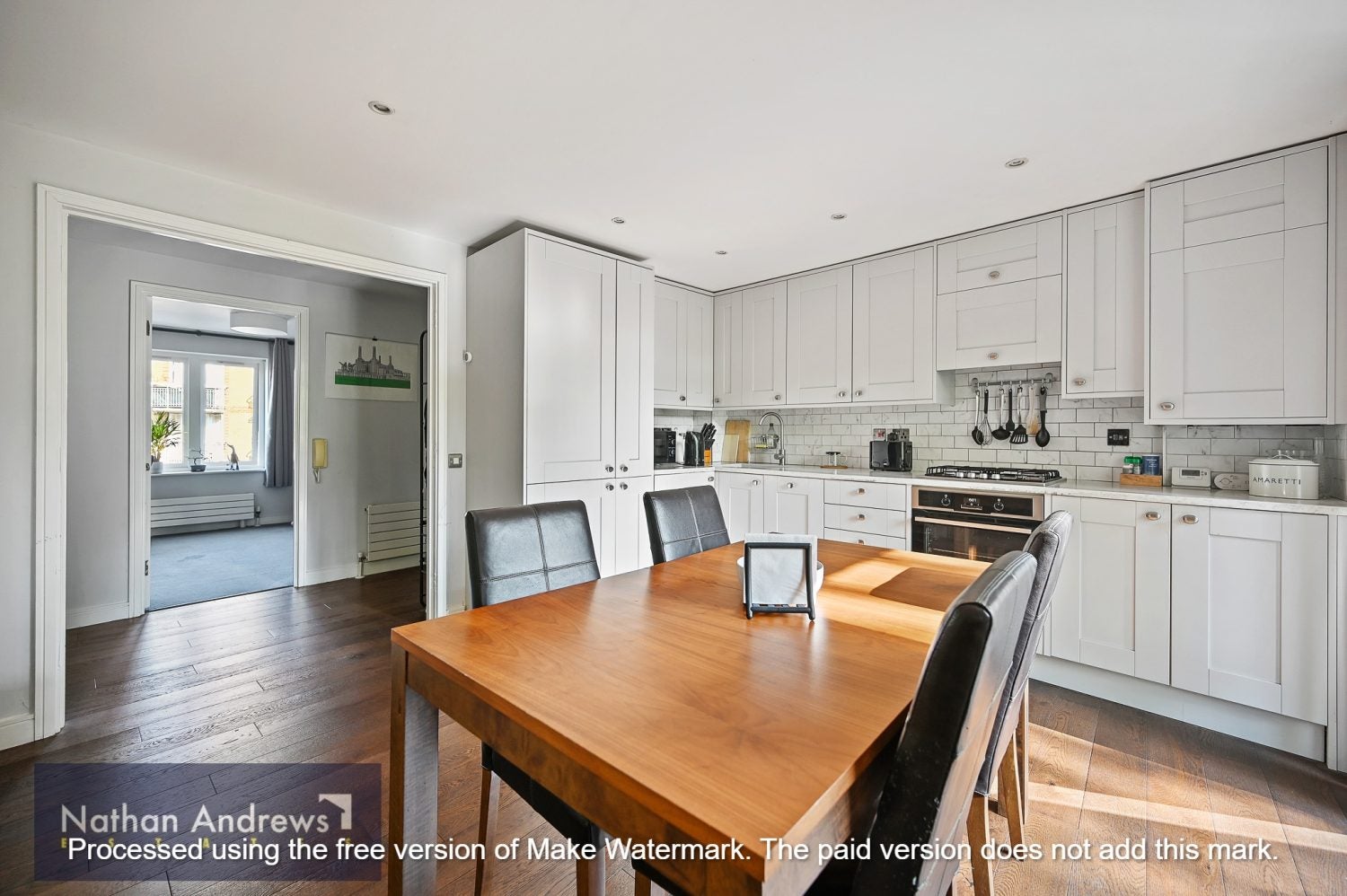 Flat Hunt Close in London