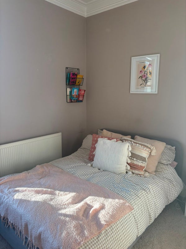 Room Emmanuel Road in Greater London