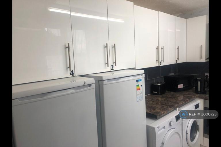 Room Cricklewood Lane in Greater London