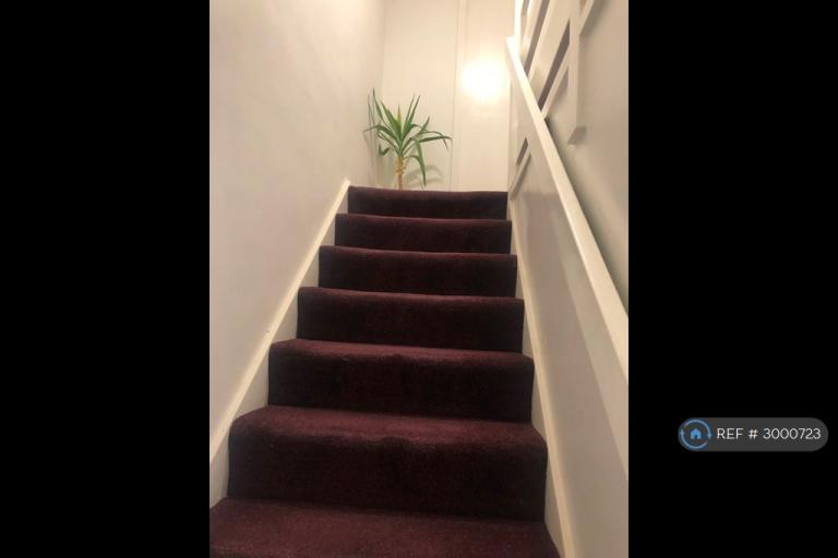 Room Cricklewood Lane in Greater London