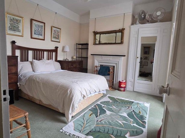 Room Grove Road in Windsor