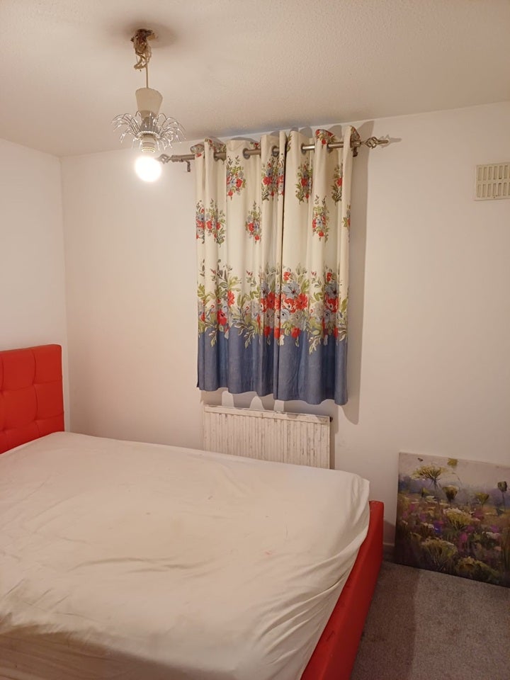 Flat Vicarage Way in Slough