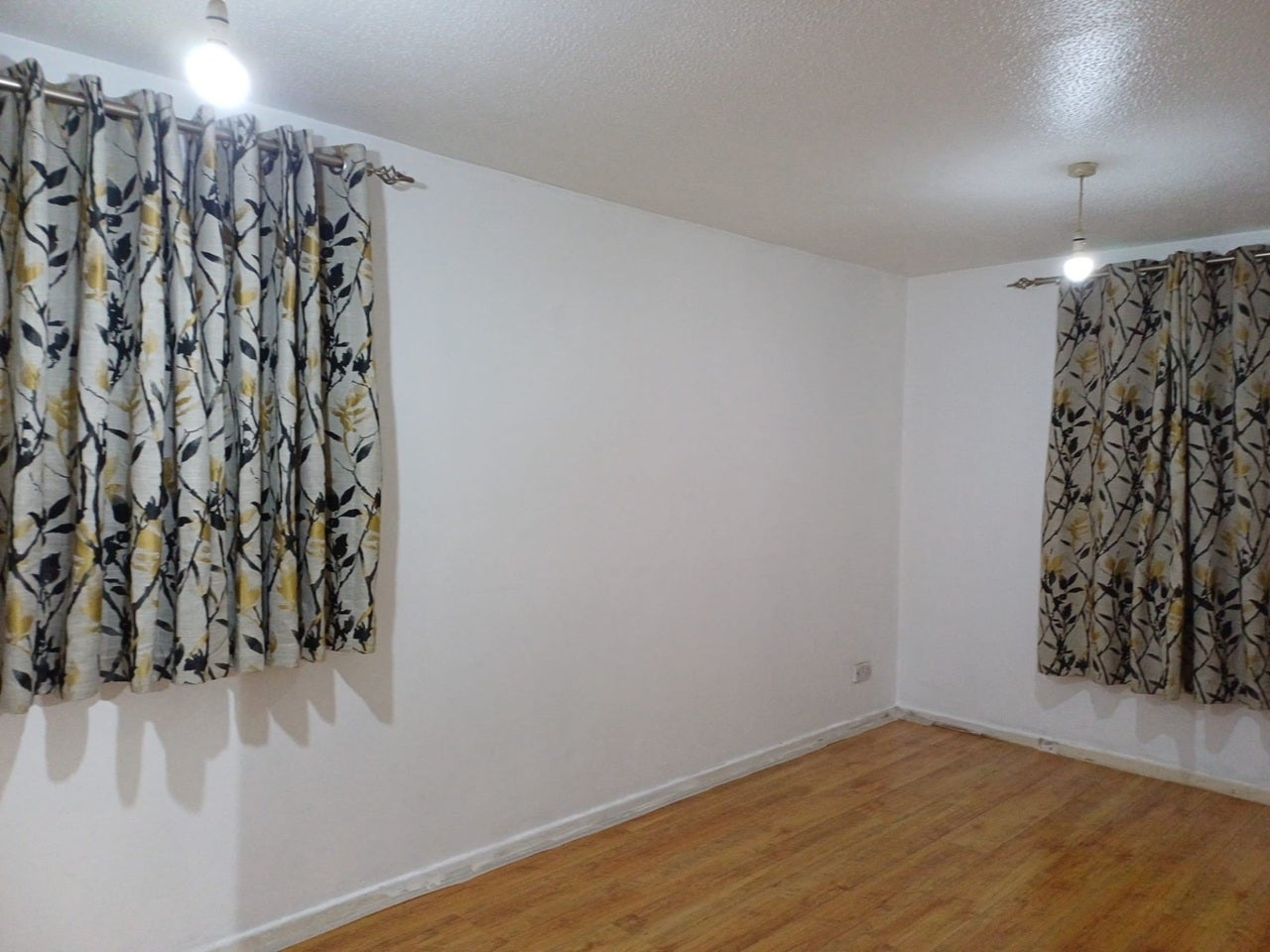 Flat Vicarage Way in Slough