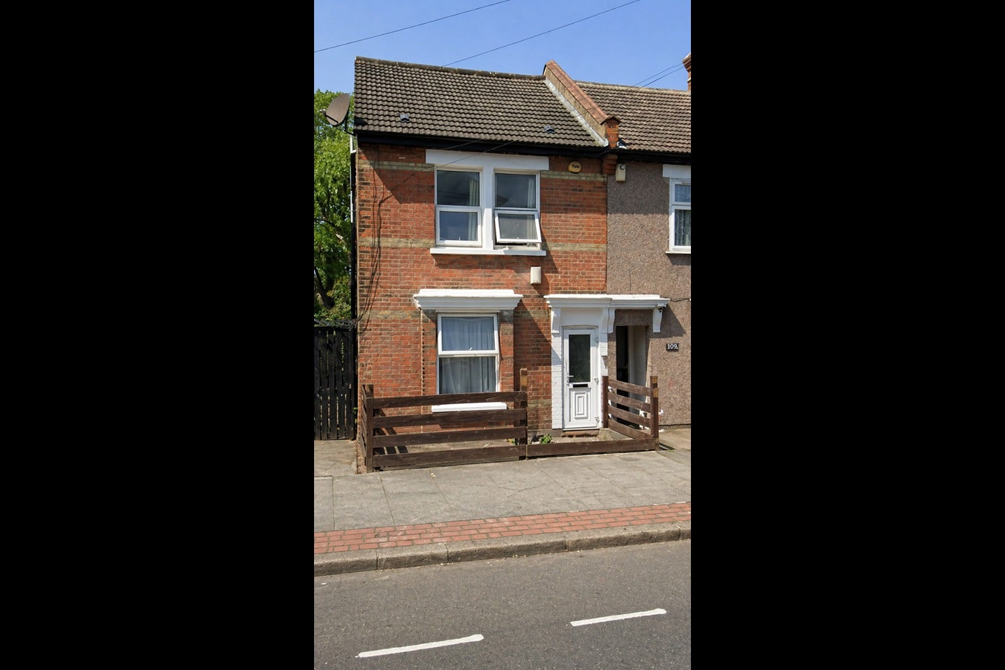 Flat Whitehorse Road in Greater London