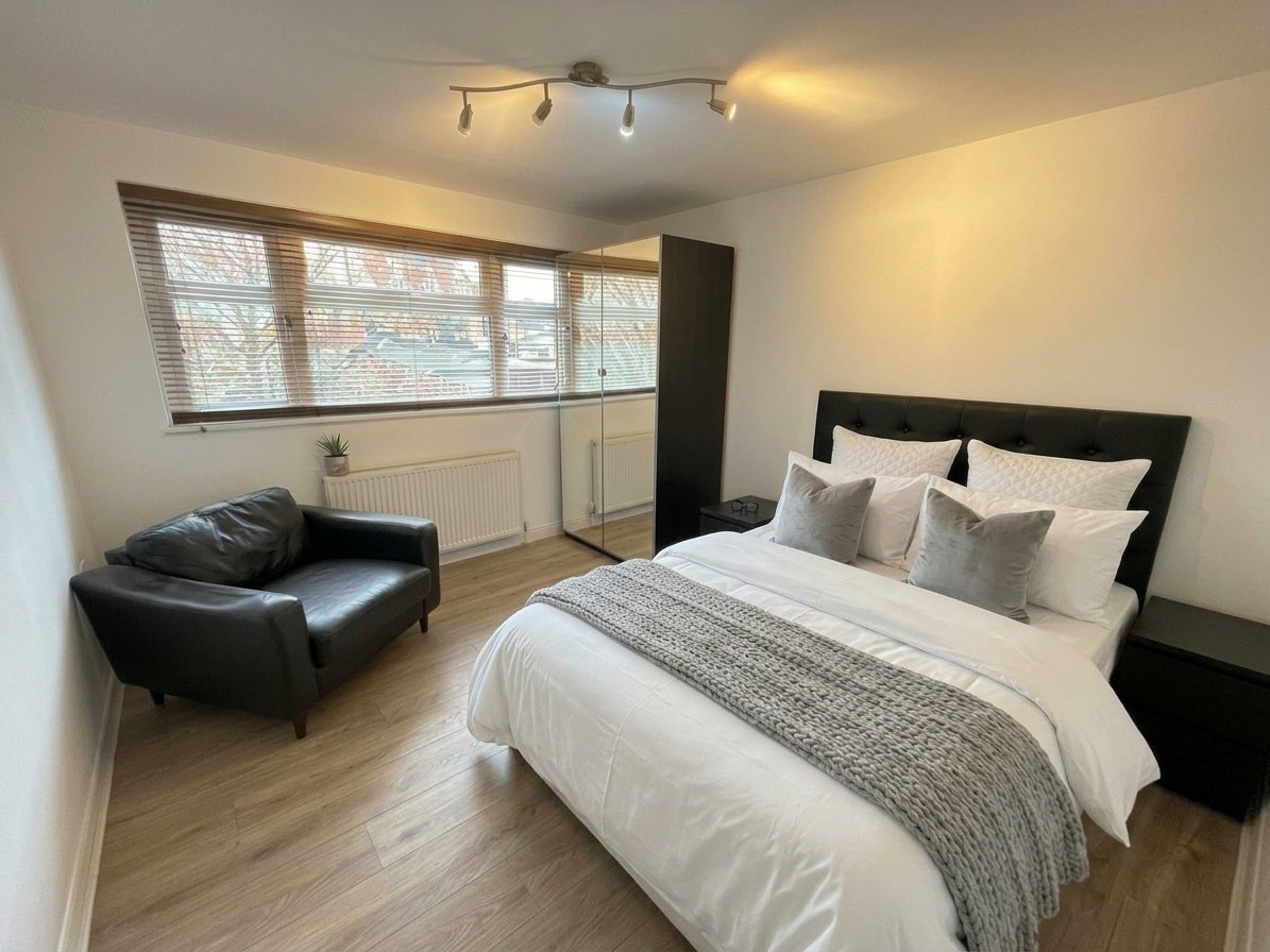 Room Burrage Road in Greater London