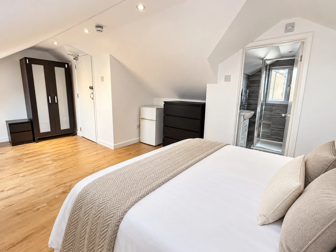 Room Burrage Road in Greater London