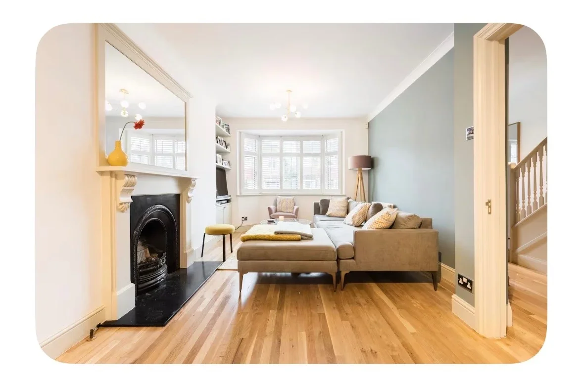 House Glencairn Drive in Greater London