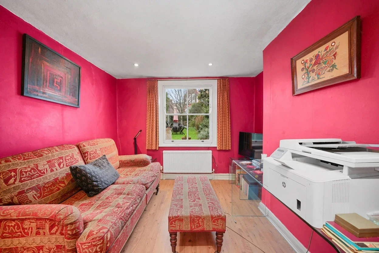 House Shepperton Road in Greater London