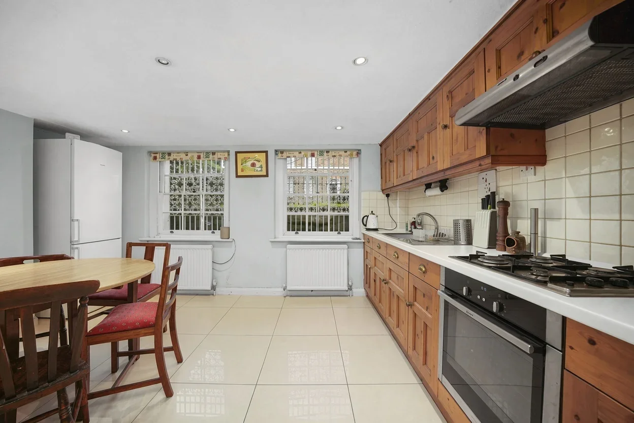 House Shepperton Road in Greater London