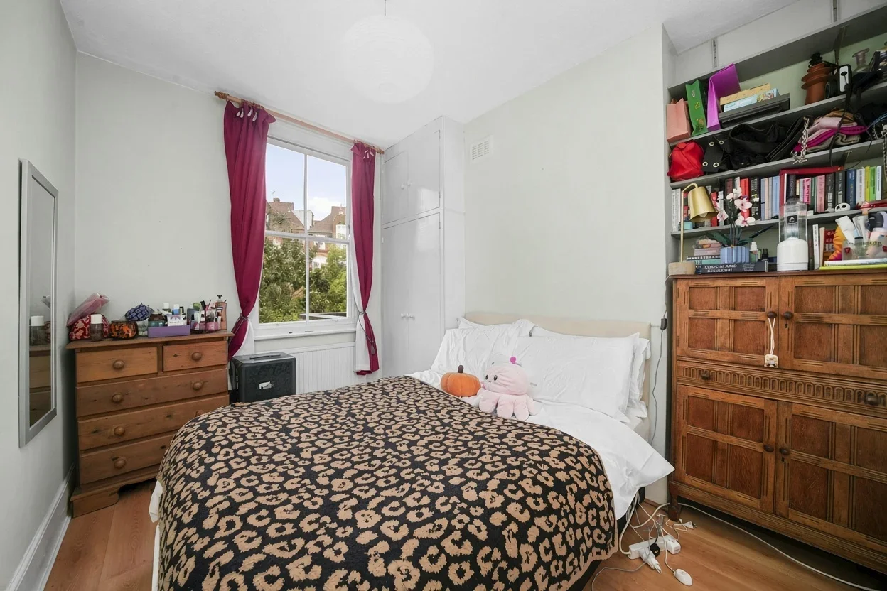 House Shepperton Road in Greater London
