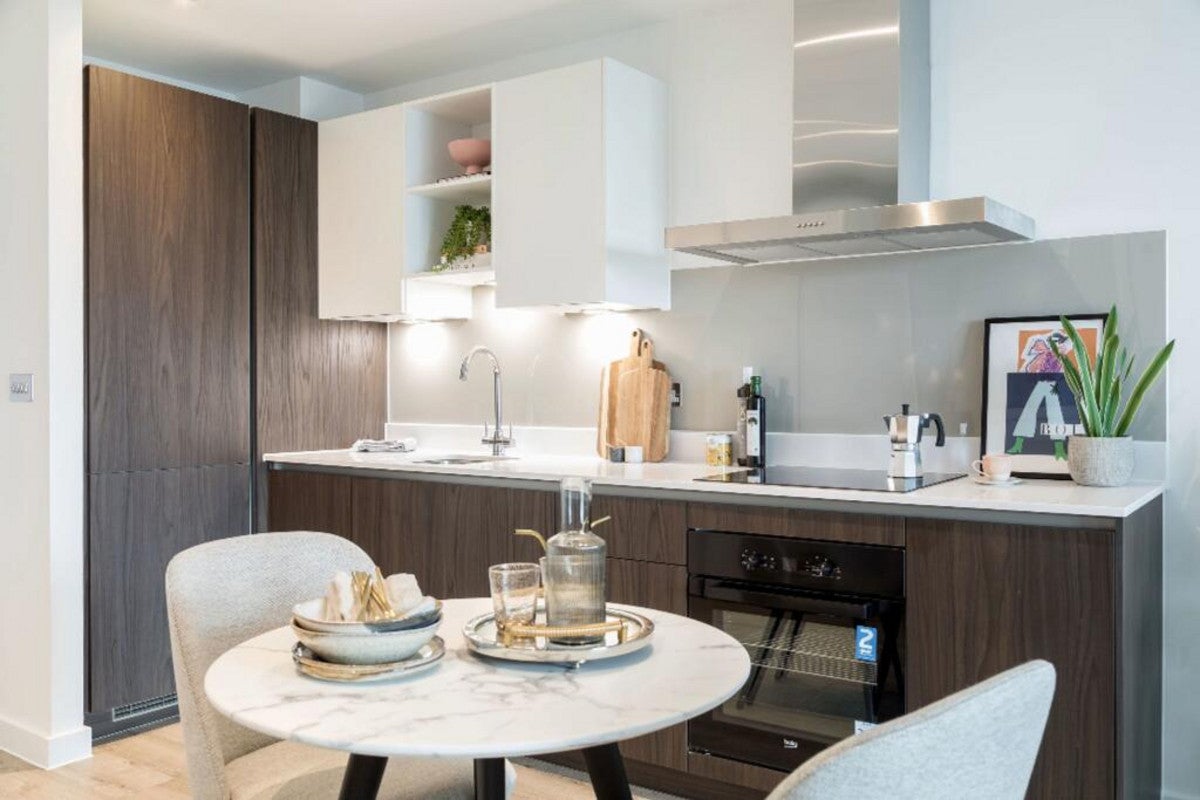 Flat Shearwater Drive in Greater London