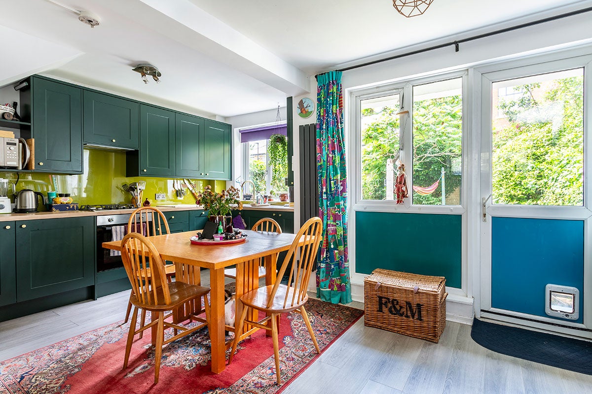 Flat Henshall Street in Greater London