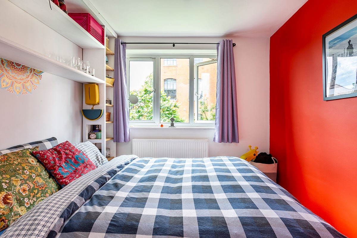 Flat Henshall Street in Greater London